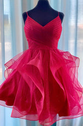 Elegantes vestidos de fiesta cortos con escote en V, tirantes finos y volantes